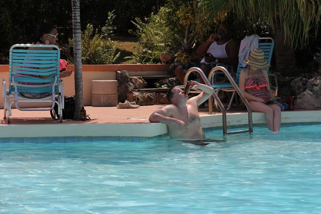 The Atrium At Ironshore Montego Bay 3*,